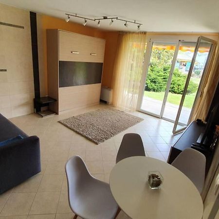 Ferienwohnung Igenyes 4 Fos Apartman Koezvetlen A Strandnal Csopak Exterior foto