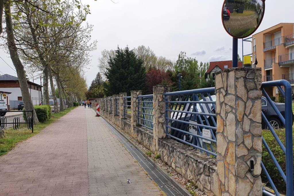 Ferienwohnung Igenyes 4 Fos Apartman Koezvetlen A Strandnal Csopak Exterior foto