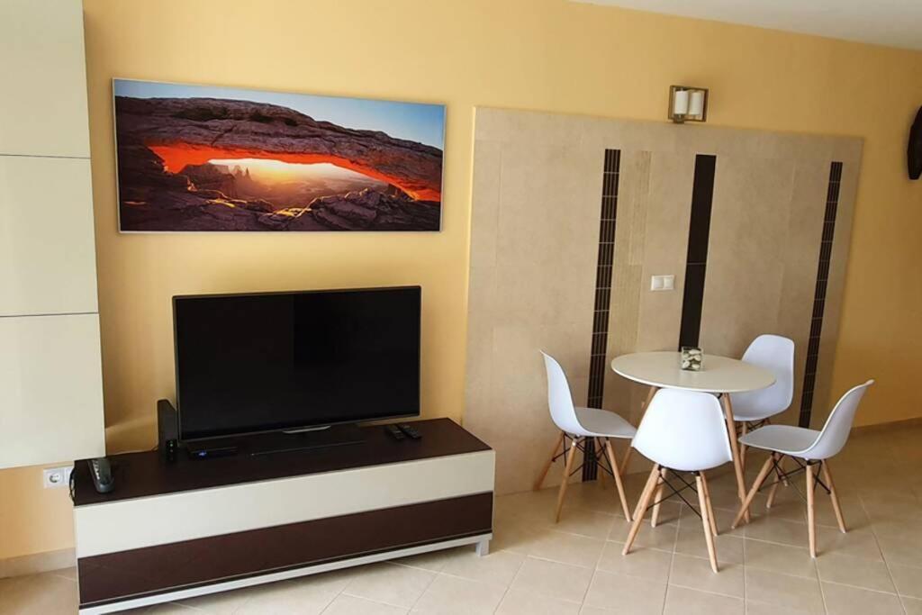 Ferienwohnung Igenyes 4 Fos Apartman Koezvetlen A Strandnal Csopak Exterior foto